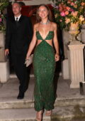 Iris Law est magnifique dans une robe verte scintillante alors qu'elle quitte le Bulgari Summer Ball à Spencer House à Londres, Royaume-Uni