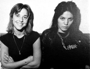 جوان جيت مع صديقتها السابقة كيرا