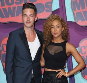 تشالي روز مع صديقها