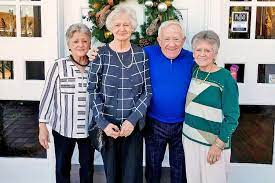 ليزلي جوردان مع والدته وأخواته