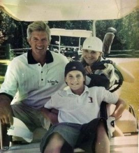 ستيفن أميل مع والديه