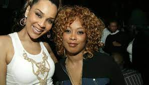 LisaRaye McCoy مع أختها