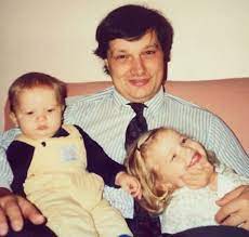 روزي هنتنغتون وايتلي مع والدها