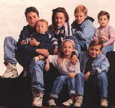 ماكولاي كولكين مع إخوته وأخواته